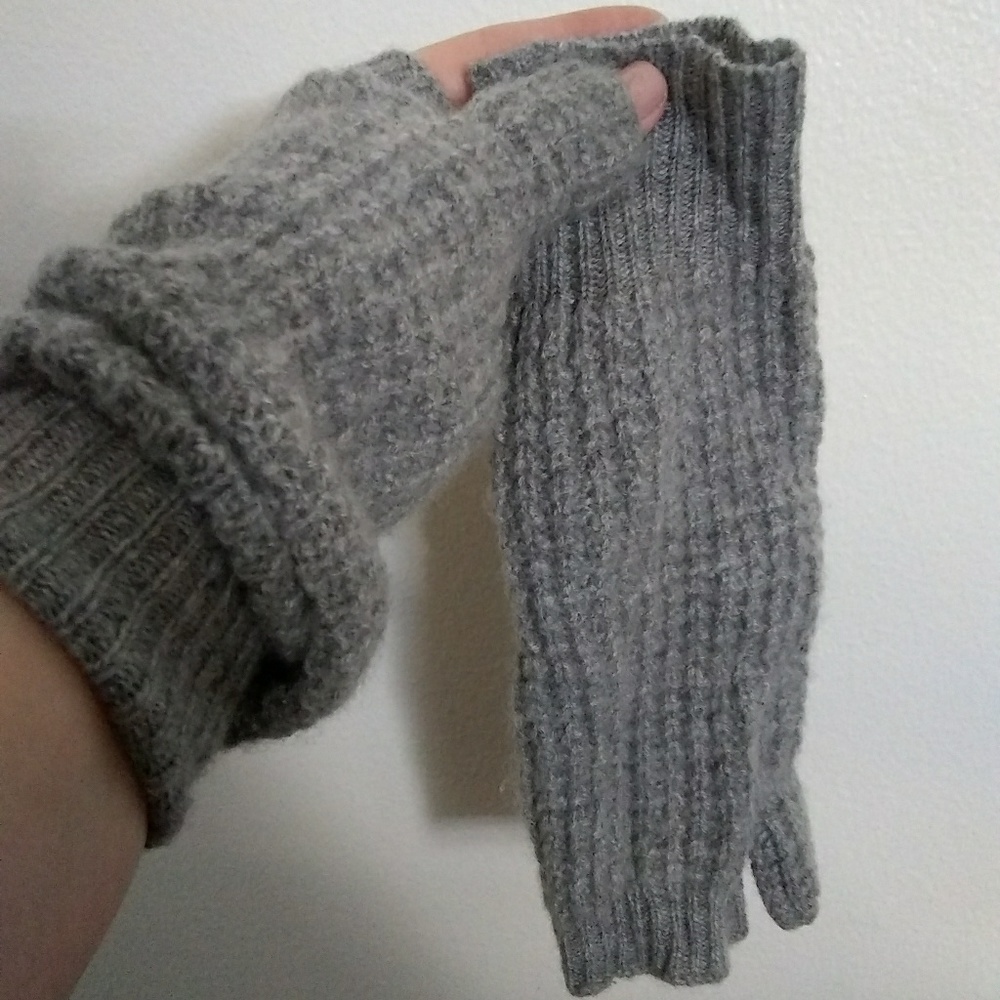 Cashmere fingerless gloves